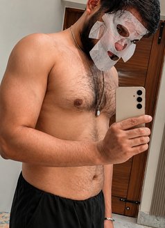 πΉππππ πΏ β πΌππππππππ
- AcompaΓ±antes masculino in New Delhi Photo 3 of 6