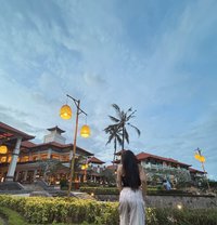 انا عسل و انت المربى - escort in Bali