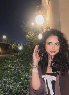 سارة - escort in Baku Photo 2 of 5