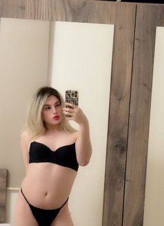 شمس - Transsexual escort in Beirut Photo 2 of 6