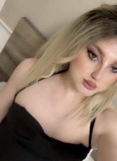 شمس - Transsexual escort in Beirut Photo 4 of 6