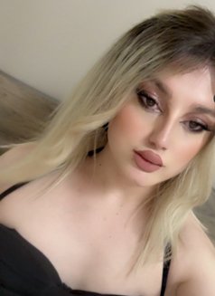 شمس - Transsexual escort in Beirut Photo 5 of 6