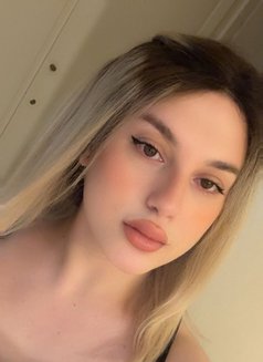 شمس - Transsexual escort in Beirut Photo 7 of 8