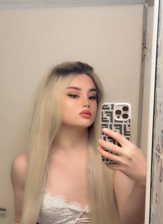 شمس - Transsexual escort in Beirut Photo 2 of 11