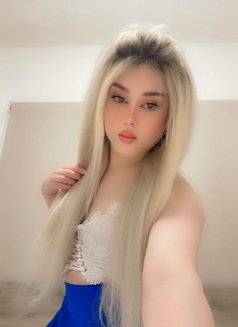 شمس - Transsexual escort in Beirut Photo 4 of 11