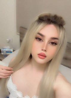 شمس - Transsexual escort in Beirut Photo 8 of 11