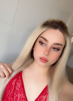 شمس - Transsexual escort in Beirut Photo 10 of 11