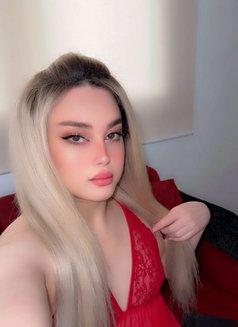 شمس - Transsexual escort in Beirut Photo 11 of 11