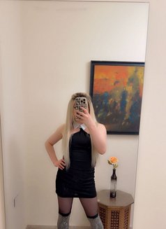 شمس - Transsexual escort in Beirut Photo 14 of 14