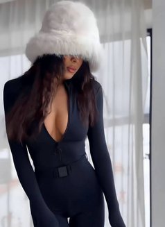 ناتالي - escort in Beirut Photo 8 of 9