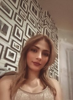 ليال - escort in Beirut Photo 4 of 6