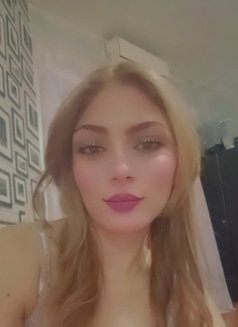 ليال - escort in Beirut Photo 5 of 6