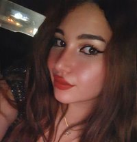 لولي - escort in Beirut