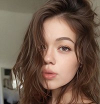 دلال بنت عربية - escort in Kuwait