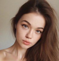 دلال بنت عربية - escort in Kuwait
