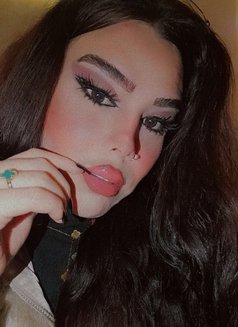 جونيلا - Transsexual escort in Beirut Photo 9 of 17