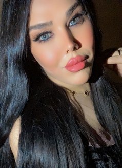 جونيلا - Transsexual escort in Beirut Photo 9 of 12