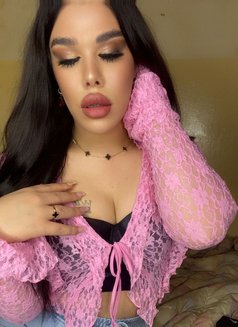 جونيلا - Transsexual escort in Beirut Photo 20 of 23
