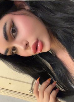 Shams - Transsexual escort in Beirut Photo 5 of 11