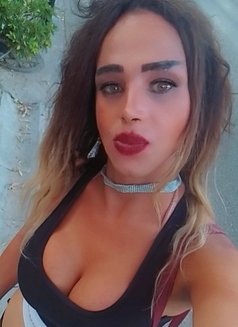 دلع - Acompañantes transexual in Beirut Photo 2 of 3