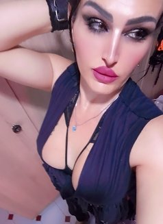 نور - Transsexual escort in Beirut Photo 3 of 12