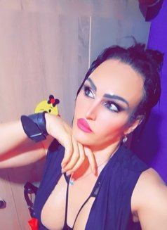 نور - Transsexual escort in Beirut Photo 4 of 12