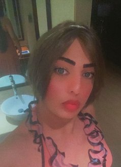 علاوي - Transsexual escort in Dubai Photo 1 of 6