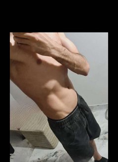 لبناني بالرياض - Acompañantes masculino in Riyadh Photo 9 of 10
