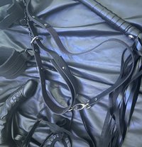 ملكتك وعمتك ياخادم يامطيع 🦮🦶🏻 - escort in Abu Dhabi