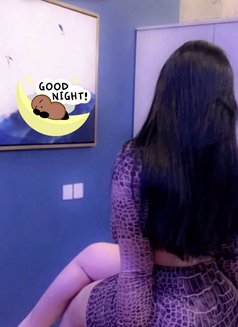 Nadine - puta in Dubai Photo 4 of 5