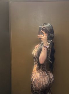 Mimi - puta in Dubai Photo 5 of 9
