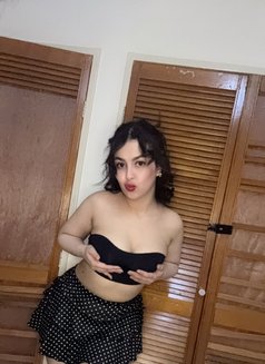 نور - escort in Muscat Photo 2 of 4