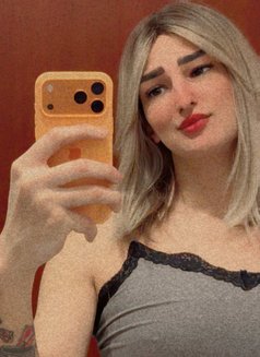 بنوتي مع صاروخ و خوخة - Acompañantes transexual in Al Manama Photo 7 of 22