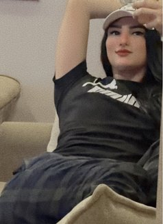 بنوتي مع صاروخ و خوخة - Acompañantes transexual in Al Manama Photo 8 of 22