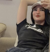 بنوتي مع صاروخ و خوخة - Acompañantes transexual in Al Manama