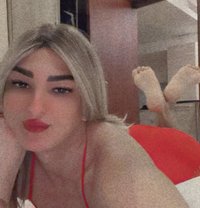 بنوتي مع صاروخ و خوخة - Acompañantes transexual in Al Manama