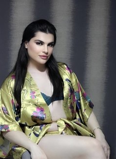 قمر - Transsexual escort in Jeddah Photo 11 of 11