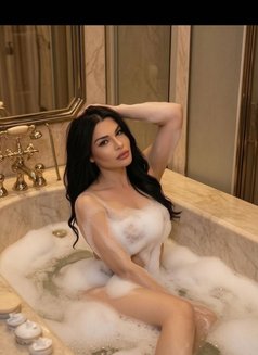 قمر 🇬🇧 🇸🇦 - Acompañantes transexual in Jeddah Photo 14 of 15