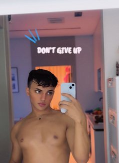 سلطان - Male escort in Abu Dhabi Photo 1 of 5