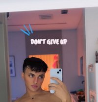 سلطان - Male escort in Abu Dhabi