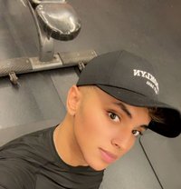 سلطان - Male escort in Abu Dhabi