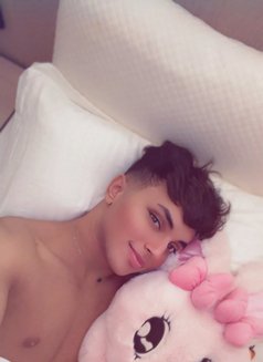 سلطون - Male escort in Abu Dhabi Photo 2 of 6