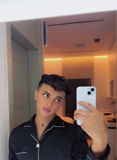 سلطون - Male escort in Abu Dhabi Photo 3 of 6