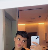 سلطون - Acompañantes masculino in Abu Dhabi