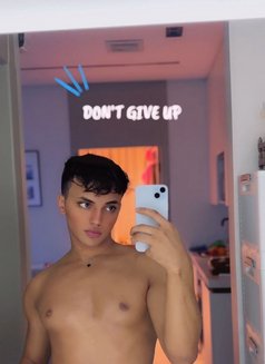 سلطون - Male escort in Abu Dhabi Photo 6 of 6