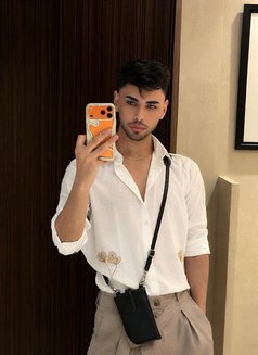 زاير الخبر - Acompañantes masculino in Khobar Photo 6 of 7