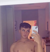 اسمر - Male escort in Dubai