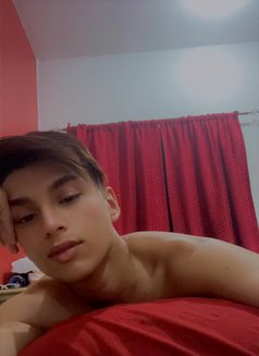 مشعلو - Male escort in Muscat Photo 9 of 12