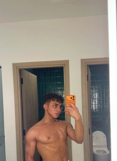 اسمر - Male escort in Riyadh Photo 1 of 4