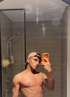 اسمر - Male escort in Riyadh Photo 2 of 4